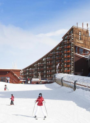 Гостиница Hôtel Club mmv Les Mélèzes ****  Арк 2000